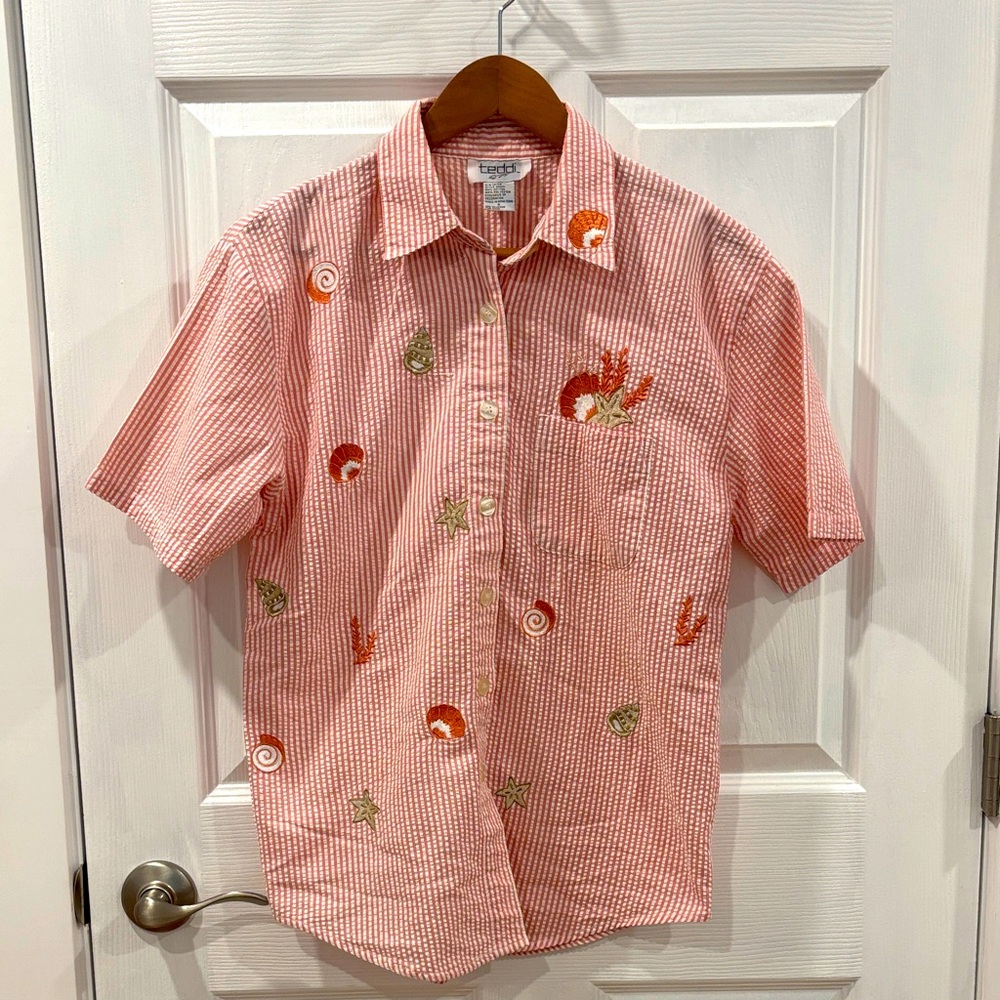 Women’s seersucker striped seashell button down top